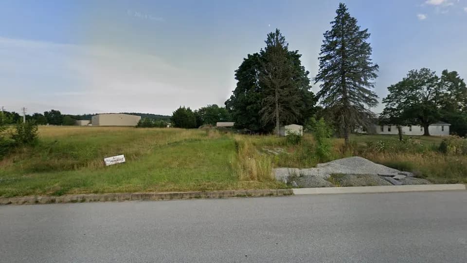 Derail Lawn & Tree Service in New Oxford, PA